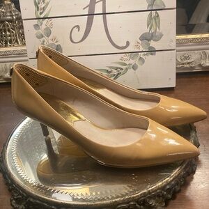 Genuine Michael Kors Beige Patent Leather Pointed-Toe Kitten Heels